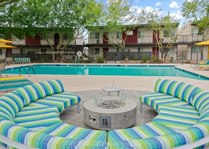 2b1b Stylish Haven - Pool And Parking