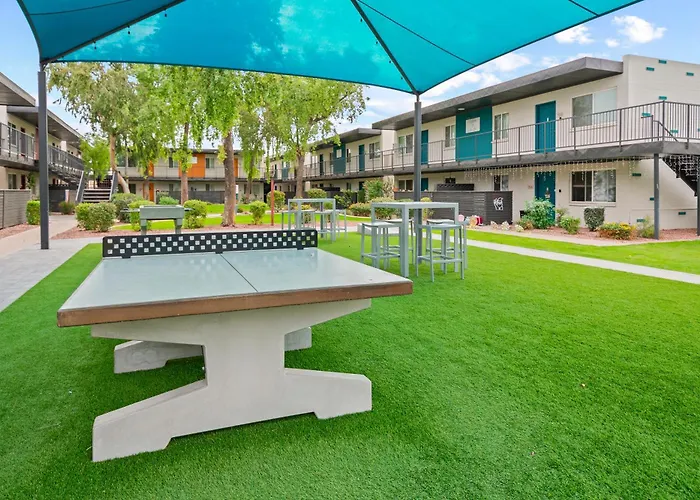 2b1b Stylish Haven - Pool And Parking * Tempe