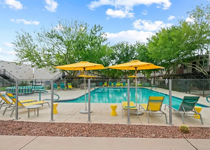 2b1b Stylish Haven - Pool And Parking * Tempe