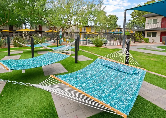 2b1b Stylish Haven - Pool And Parking Apartment