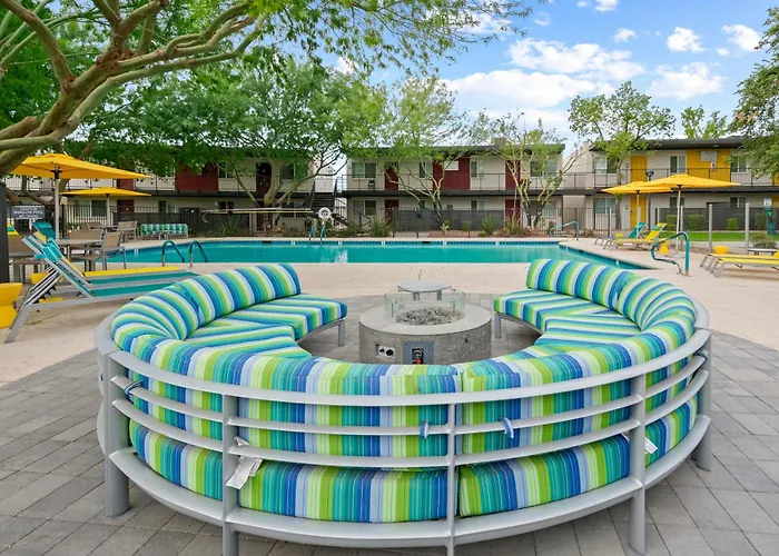 2b1b Stylish Haven - Pool And Parking Apartment *