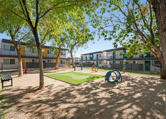 2b1b Stylish Haven - Pool And Parking *