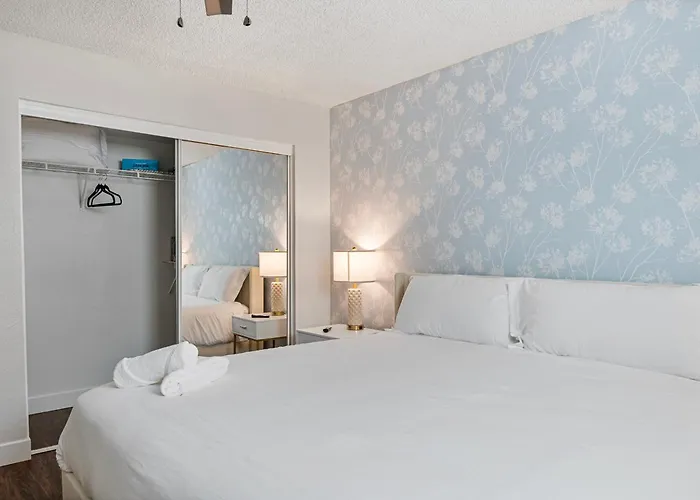 2b1b Stylish Haven - Pool And Parking Apartment *