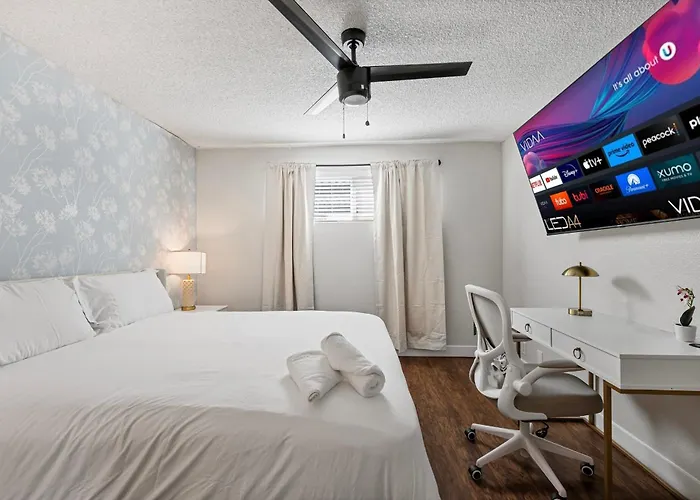 2b1b Stylish Haven - Pool And Parking * Tempe