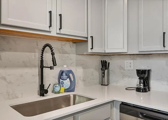 2b1b Stylish Haven - Pool And Parking Apartament