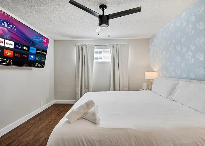 Apartment 2b1b Stylish Haven - Pool And Parking